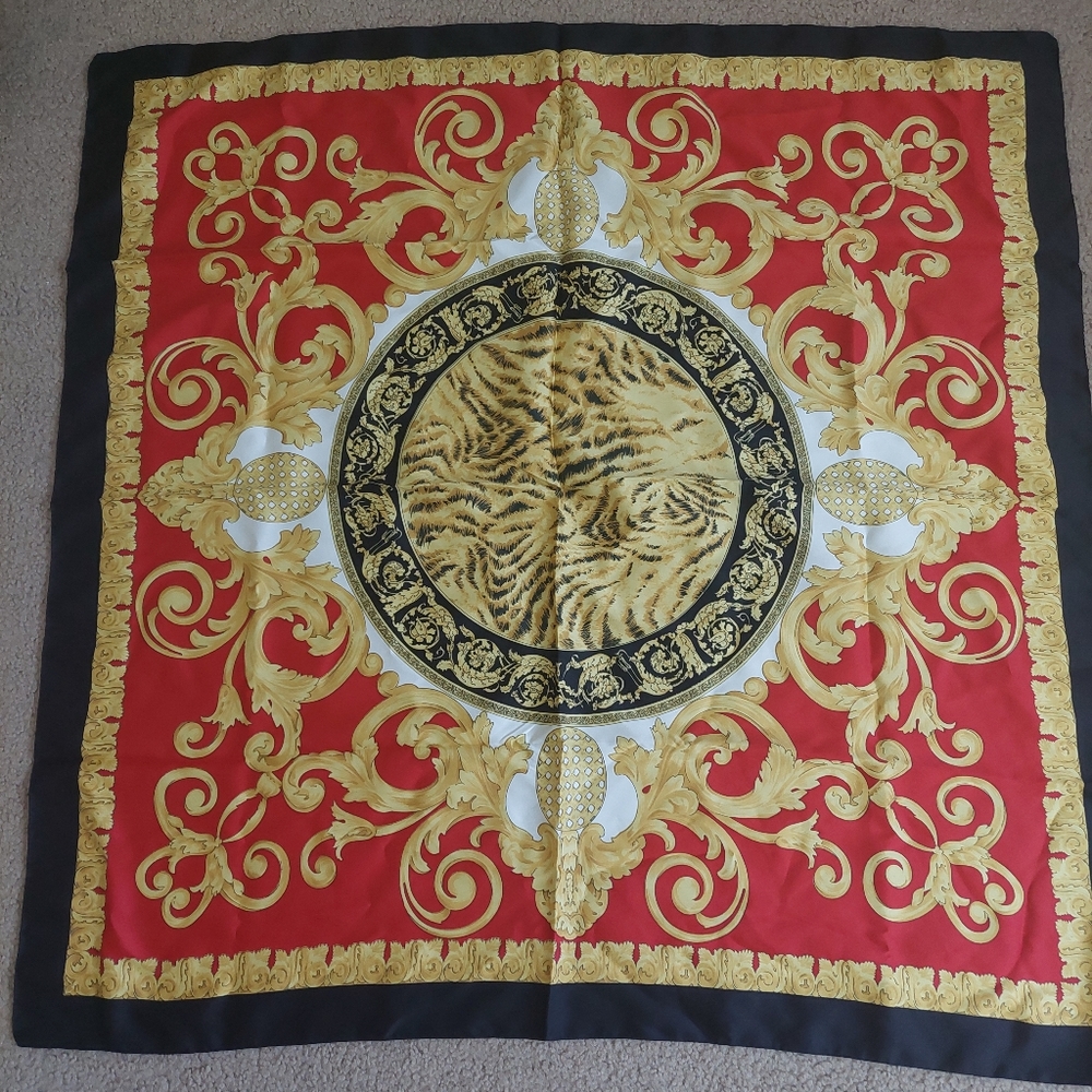 Scarf - Picture 1 of 3